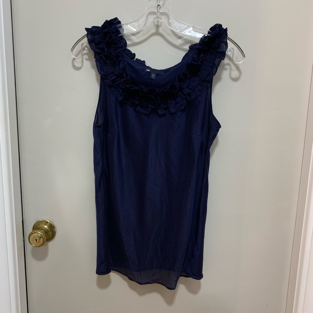 Gap sleeveless top